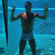 Cristiano Ronaldo curte piscina gigante com esposa após eliminação na Copa