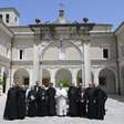 Papa reza pelo fim das guerras em visita surpresa à Abadia de Montecassino