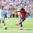 Cucurella pede ideias para tatuar rosto do técnico da Espanha: "Tem que ser visível"