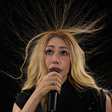 Cabelo arrepiado de Taty Girl vira viral durante show no Ceará