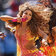 Shakira usa look com mais de 200 mil cristais Swarovski na final da Copa do Mundo
