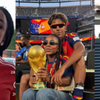 É assim o jardim de Sheila Ebana, mãe de Lamine Yamal, campeão do mundo pela Espanha: piscina redonda, varanda grande e um pequeno campo de futebol para Keyne