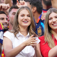 Vitória da Espanha: antes e depois da princesa Leonor e da infanta Sofía com a taça da Copa impressiona