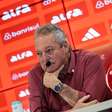 "Não existe nada disso", diz Abel Braga sobre suposta procura do Inter por Pedro Raul