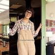 Poltrona da avó com tecidos do Chile, cozinha rústica e lareira gigantesca em cone: o refúgio de Helena Rizzo, jurada do 'MasterChef Brasil', é este sítio estiloso e aconchegante no interior de SP
