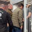 Homem invade apartamento, esfaqueia ex e namorado dela e acaba preso em Passo Fundo