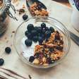 Café da manhã rico em proteína e fibra ajuda a emagrecer, indica estudo