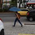 Avanço de frente fria muda o tempo em São Paulo e mantém alerta para temporais no Sul; saiba quando