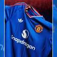 Vídeo: Manchester United lança nova camisa reserva azul para a temporada 2026/27