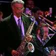 Plas Johnson, saxofonista por trás do tema de 'A Pantera Cor-de-Rosa', morre aos 94 anos
