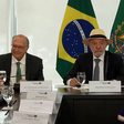 Em evento com Lula, CEO de conglomerado automotivo faz comentário xenofóbico após microfone falhar: 'Deve ser de origem asiática'