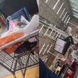 Mulher com filhos autistas denuncia ter sido impedida de deixar mercado após falha em pagamento via Pix
