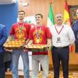 Jogadores da Espanha são presenteados por cidade com quantidade de tomates equivalente ao próprio peso