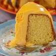 Bolo de laranja com calda de baba de moça: receita deliciosa e fácil