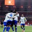 Cruzeiro bate o Inter fora de casa e sobe na tabela do Brasileirão