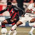 São Paulo toma virada em cinco minutos e perde para o Athletico