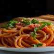 Receita rápida: Espaguete com tomate e rúcula pronto em 30 minutos