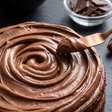 Creme confeiteiro de chocolate fácil para recheios cremosos
