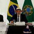 Em evento com Lula, CEO de conglomerado automotivo faz comentário xenofóbico após microfone falhar: 'Deve ser de origem asiática'