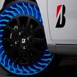 A Bridgestone criou pneus sem ar que nunca furam, mas há um problema: a velocidade máxima deles