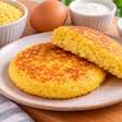 Pão de flocão na frigideira fica pronto em 10 minutos e surpreende pelo sabor