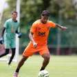 Cruzeiro supera rivais e fecha com Zé Lucas, joia do Sport