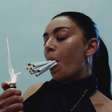 "Music, Fashion, Film": Charli xcx deixa críticos divididos leia as opiniões