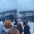 Calçada cede e viatura tomba no MorumBIS antes de show do Harry Styles