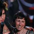 Amy Winehouse 'foi vítima do próprio sucesso', diz mãe no 15º aniversário da morte da cantora