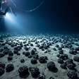 Mineração oceânica mira rochas metálicas no fundo do mar que concentram minerais usados em baterias e redes