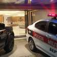 Homem é encontrado morto, algemado e com fio no pescoço dentro de hotel em João Pessoa