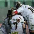 Em jogo com poucas chances, Santos marca no fim e bate América-MG no Brasileirão Feminino