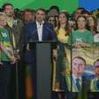 Flávio Bolsonaro é confirmado candidato a presidente sem ter vice; cotada discursou no palanque