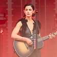 Gracie Abrams conquista primeiro topo na Billboard 200 com 'Daughter From Hell'