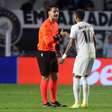 Neymar é suspenso após terceiro cartão amarelo e desfalca Santos contra o Athletico-PR