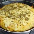 Escondidinho de frigideira pronto em apenas dez minutinhos, para você garantir um jantar rápido, prático e gostoso