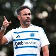 Artur Jorge admite elenco curto e cobra reforços no Cruzeiro