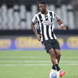 Zagueiro Bastos faz publicação direcionada ao Botafogo