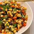 Salada de grão-de-bico com berinjela: leve e saborosa
