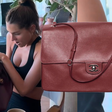 Aos 28 anos, Sasha Meneghel ganha de aniversário bolsa Chanel da coleção Primavera-Verão 2026 de couro no tom borgonha avaliada em R$ 80 mil; achei na Shein modelo semelhante ao presente da filha da Xuxa por menos de R$ 130