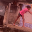 Ginasta de 11 anos viraliza ao fazer exercícios no meio da rua; veja