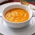 Gaspacho gelado de tomate e pimentão ao curry refrescante