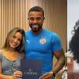 Gente?! Ex-BBB Davi Brito se casa em segredo com influenciadora e não convida nem a própria mãe; aos prantos, Elisangela dispara: 'Ele me machucou'