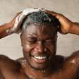 Nem uma vez por semana, nem em dias alternados: dermatologista revela a frequência ideal para lavar o cabelo