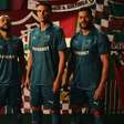 Fluminense estreia camisa verde e defende invencibilidade