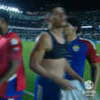 Neymar fica de cueca em campo após vitória do Santos