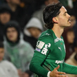 Polêmica! Árbitro ignora expulsão e Maurício, do Palmeiras, marca contra o Vitória