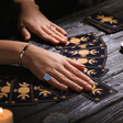 Tarot mensal: previsões para os 12 signos em agosto de 2026