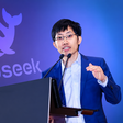 "Quatro chips da Huawei para cada chip da Nvidia": CEO da DeepSeek explica como transformou a escassez de chips em vantagem estratégica