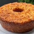 Bolo de mandioca com coco bem molhadinho e fofinho, com aquele sabor tradicional da roça
